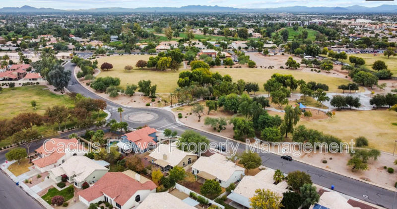 691 W Fairview St - Photo 4 of 28