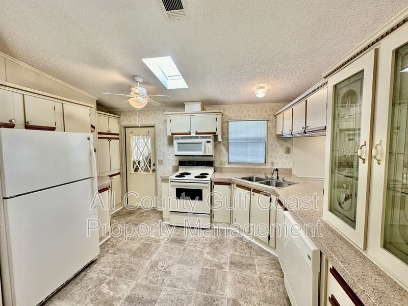 2193 Quiet Way - Photo 2 of 12