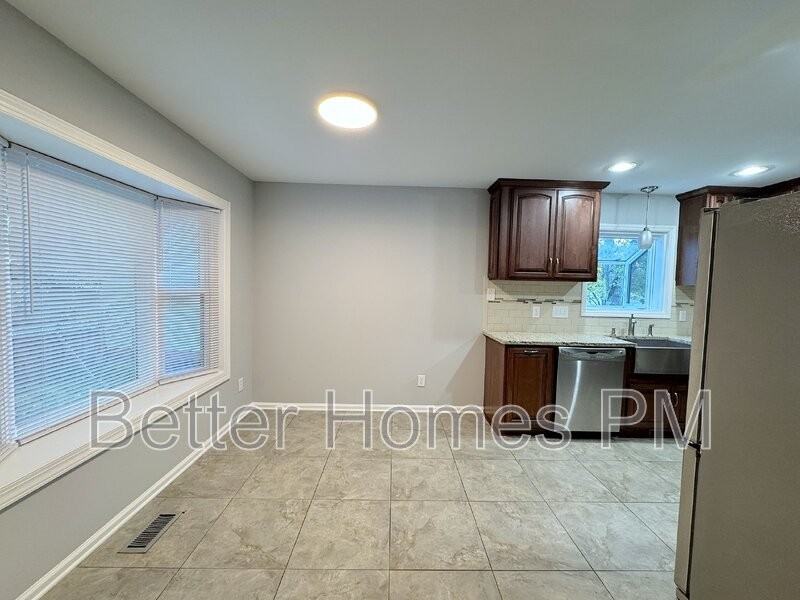 1428 Brompton Ln - Photo 6 of 23