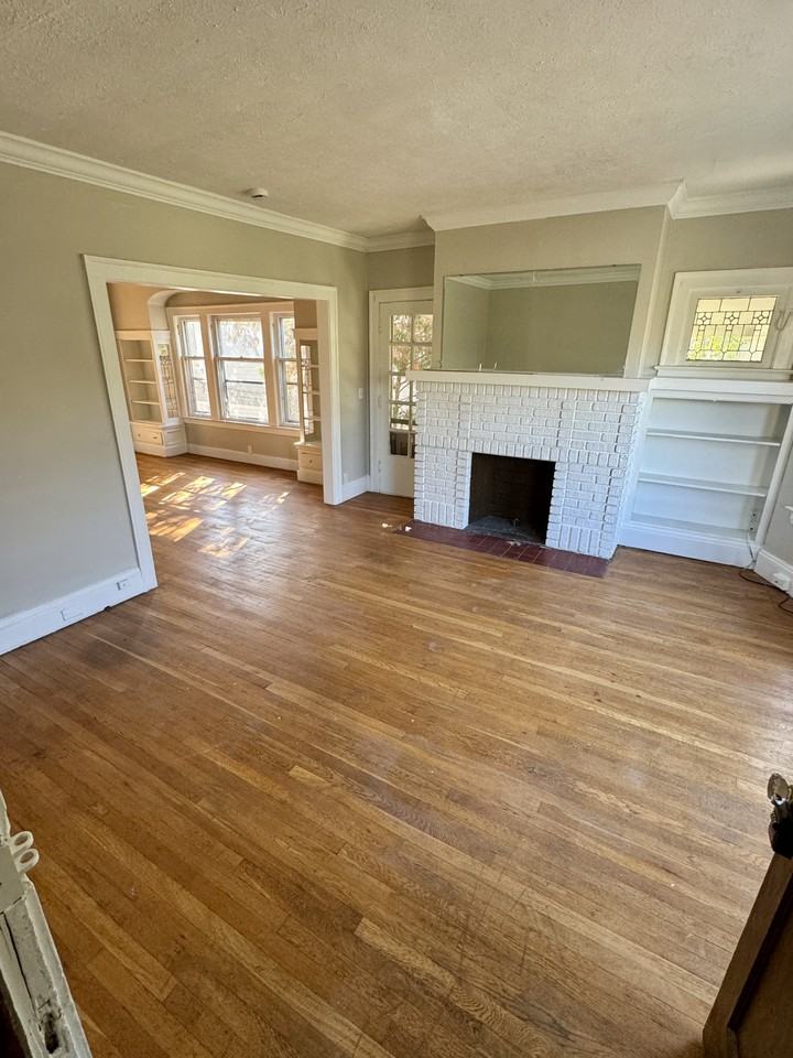 1637 Eddington Rd - Photo 3 of 8