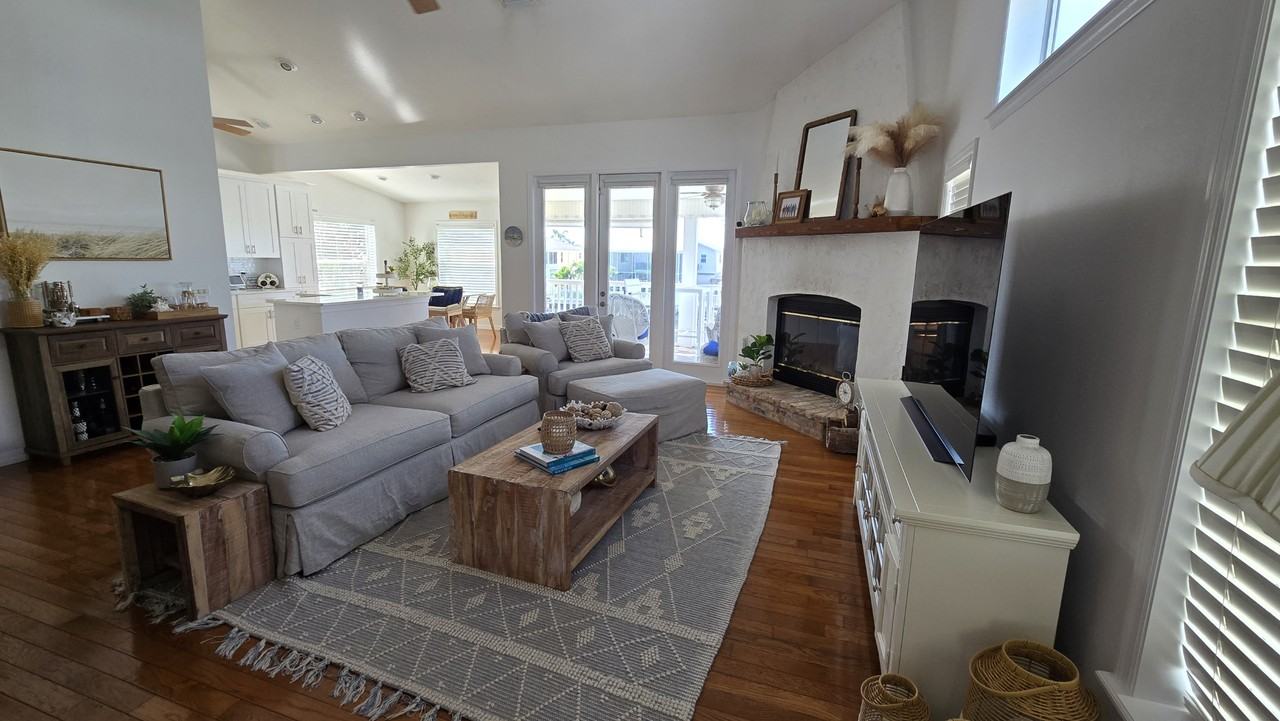 4207 Des Prez Ct - Photo 2 of 40