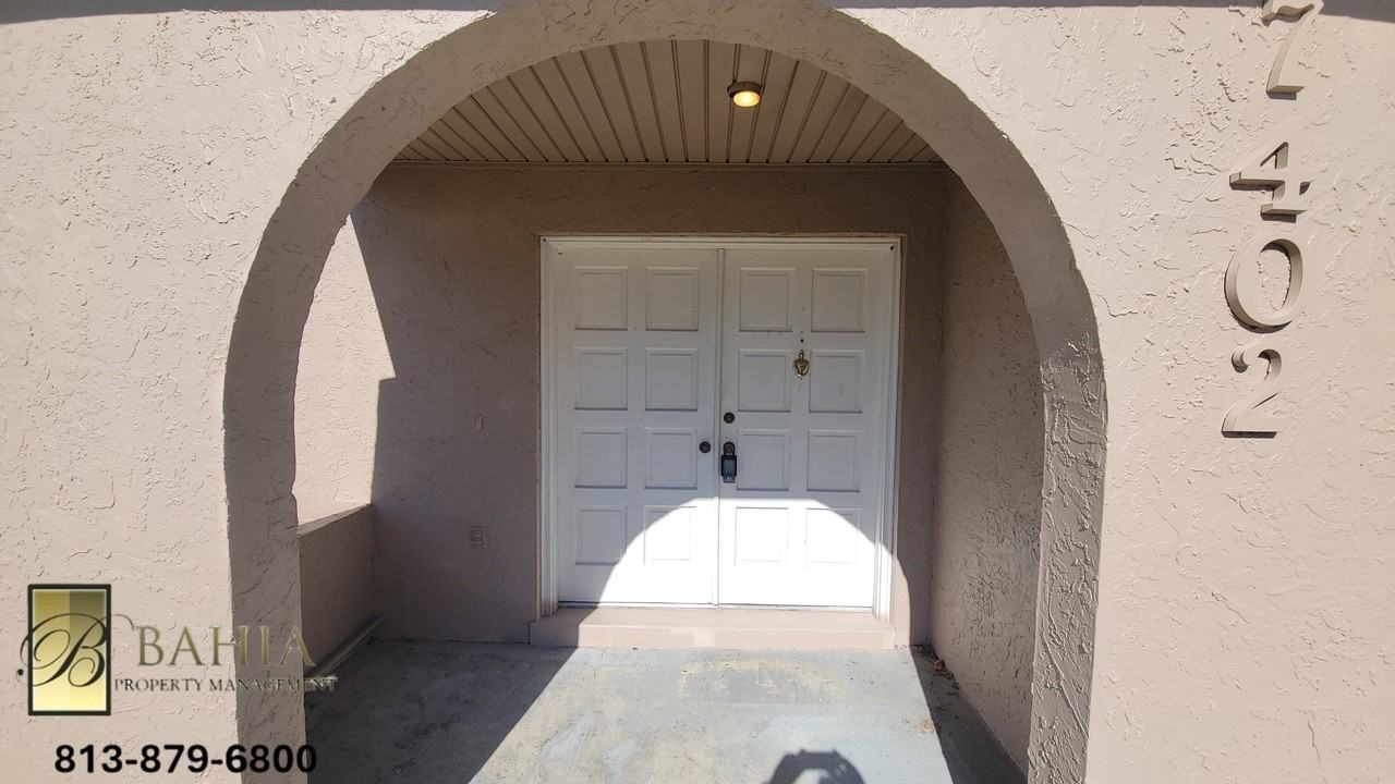 7402 Armand Dr - Photo 2 of 37