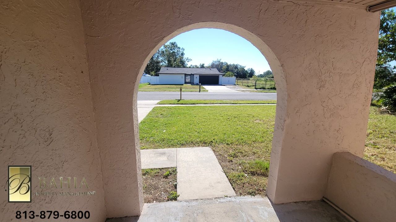 7402 Armand Dr - Photo 3 of 37