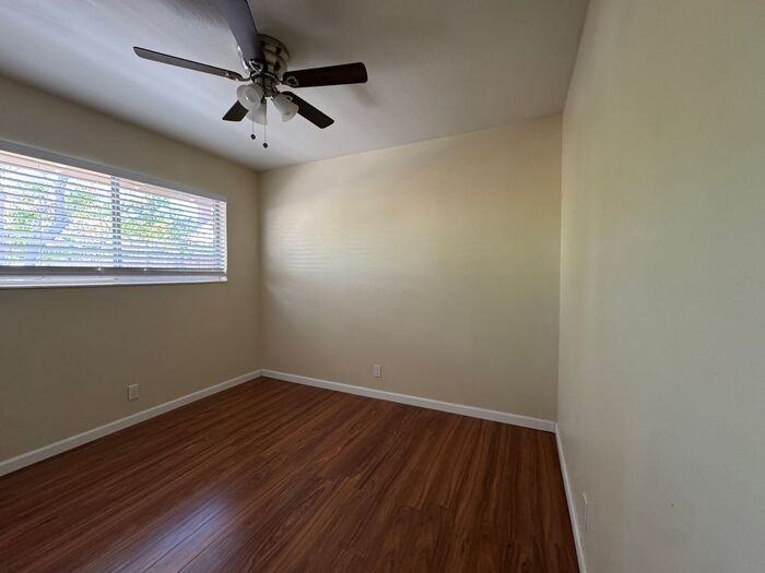 533 Casazza Dr - Photo 3 of 16