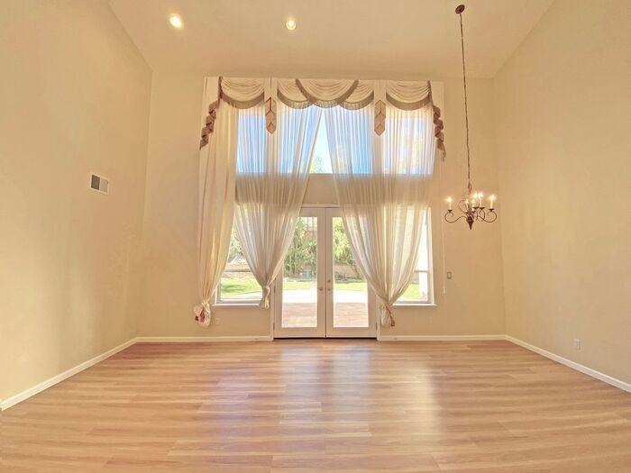 5215 Nice Ct - Photo 2 of 27