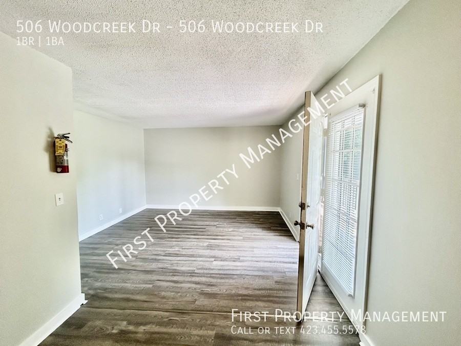 506 Woodcreek Dr - Photo 3 of 9