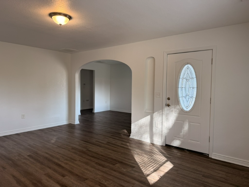 3801 S Lincoln St - Photo 3 of 21