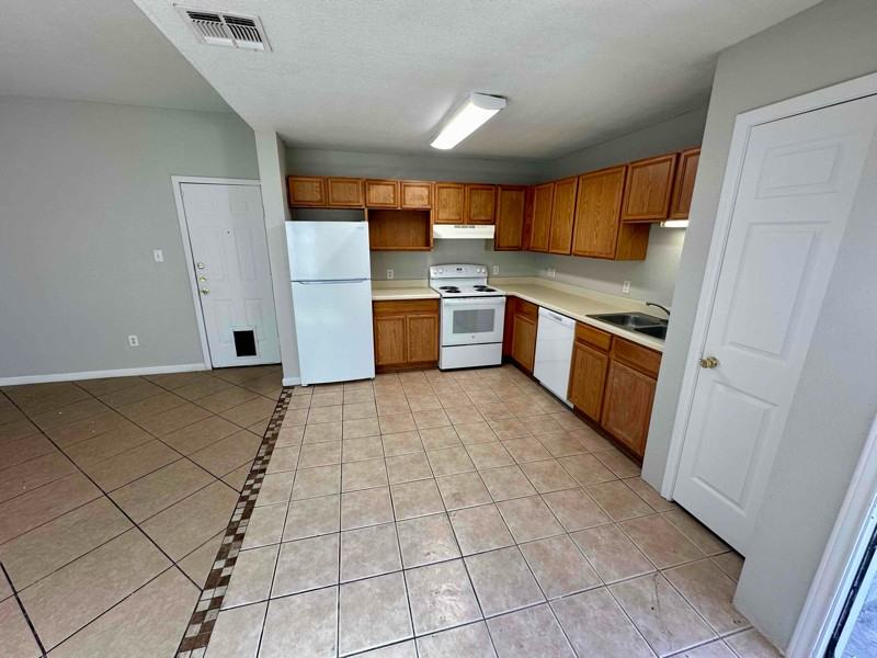 4304 Covenant Ct - Photo 3 of 11