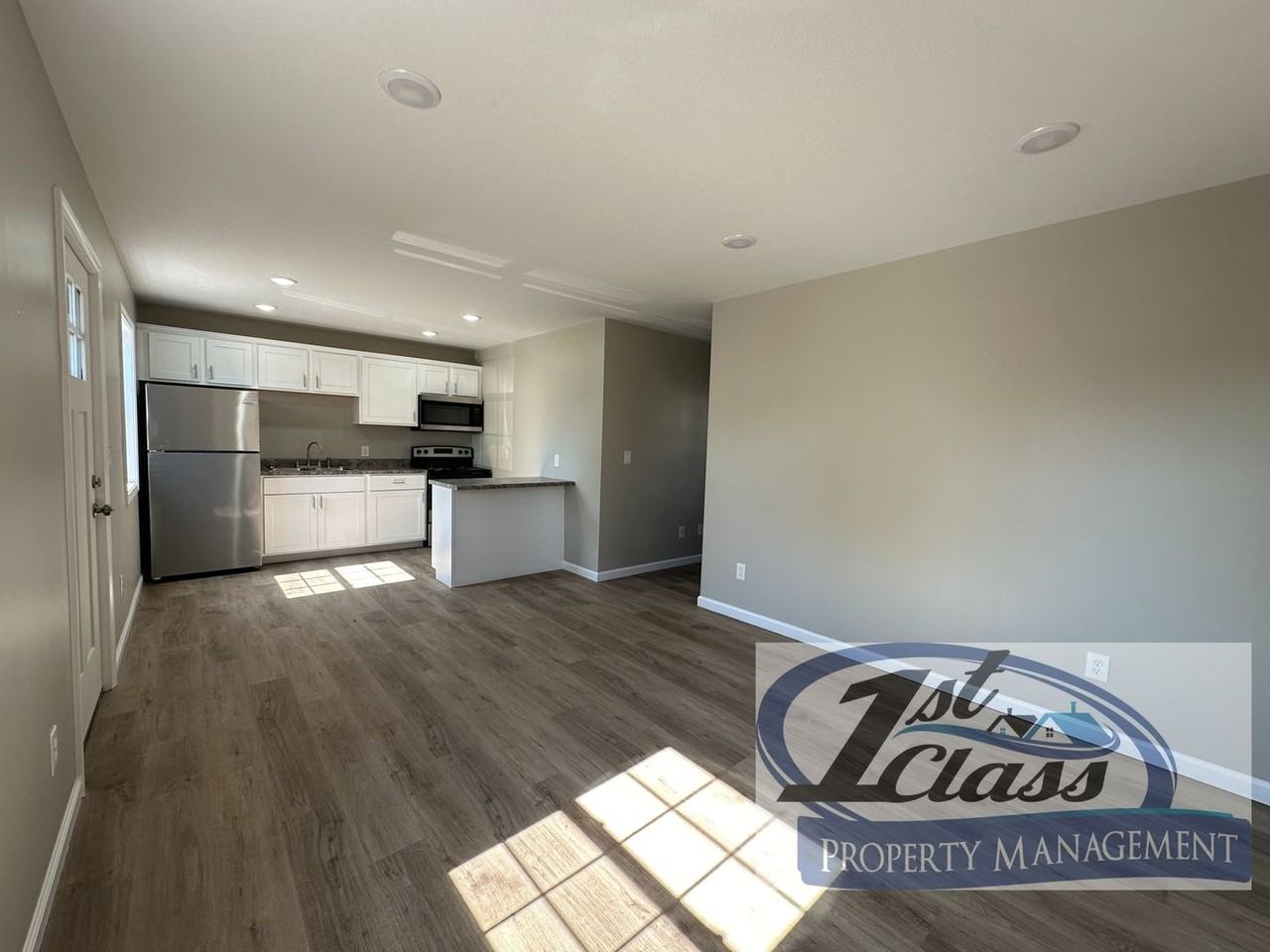 112 Evergreen Pl - Photo 2 of 6
