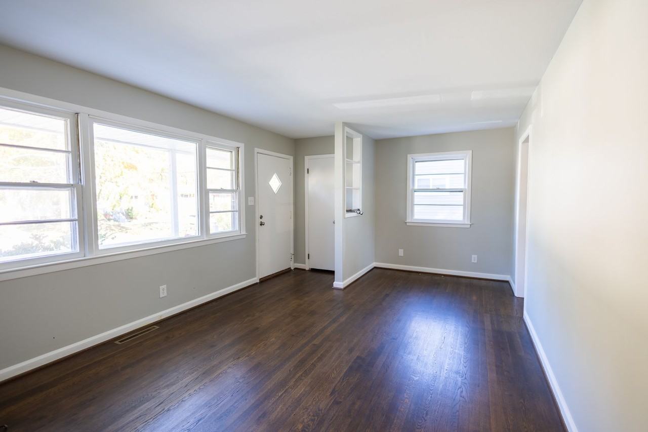 1603 Crystal Ln - Photo 2 of 18