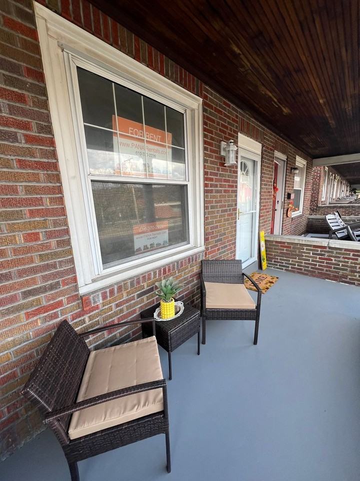 2642 Perkiomen Ave - Photo 4 of 30