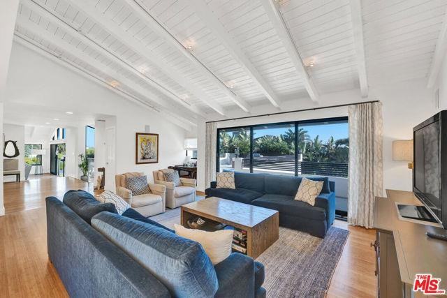 3543 Malibu Country Dr - Photo 2 of 8