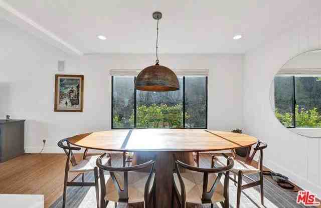 3543 Malibu Country Dr - Photo 3 of 8