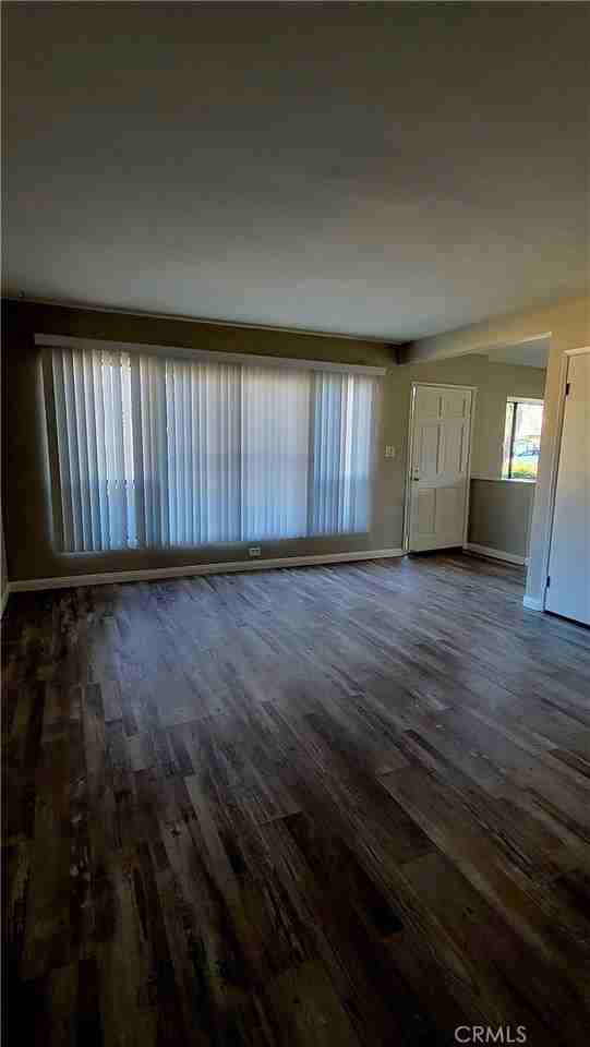 2633 Elden Ave - Photo 2 of 8