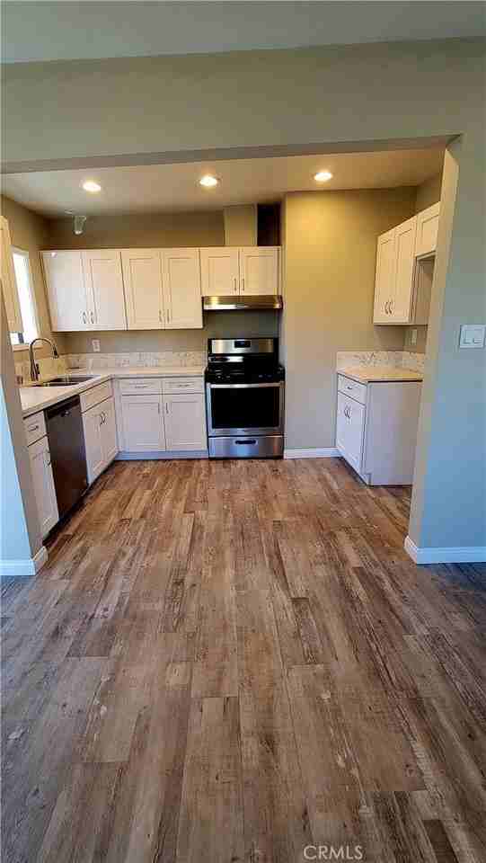 2633 Elden Ave - Photo 3 of 8