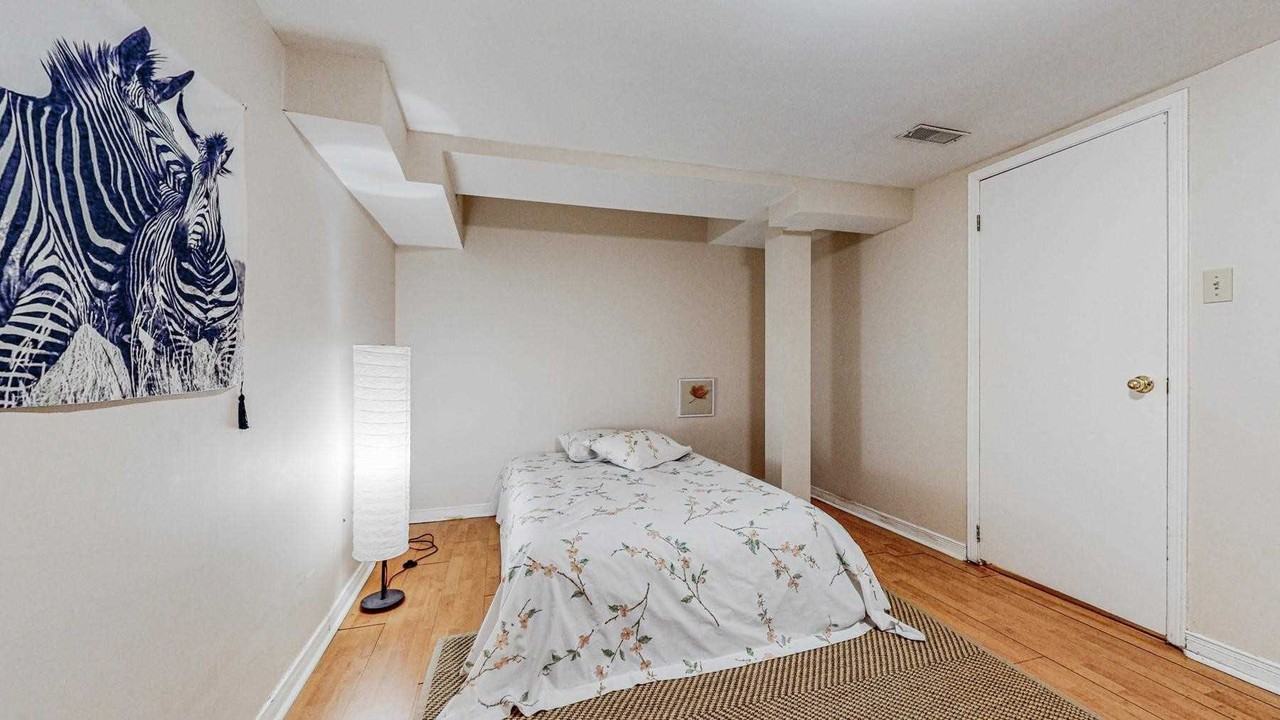 18 Weatherstone Crescent - Photo 2 of 8