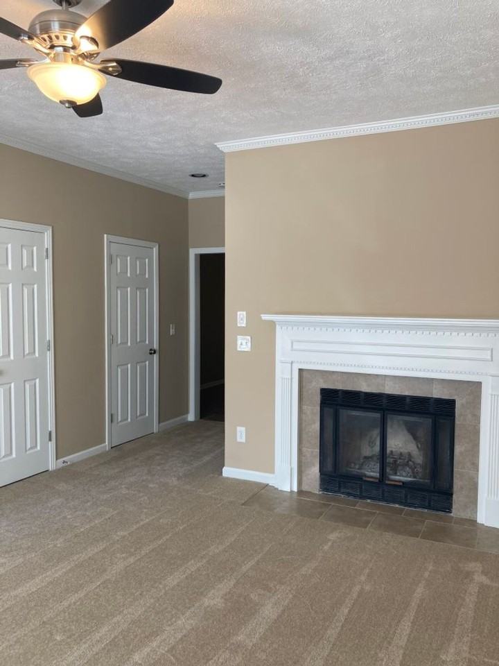108 Lakebrink Dr - Photo 4 of 13