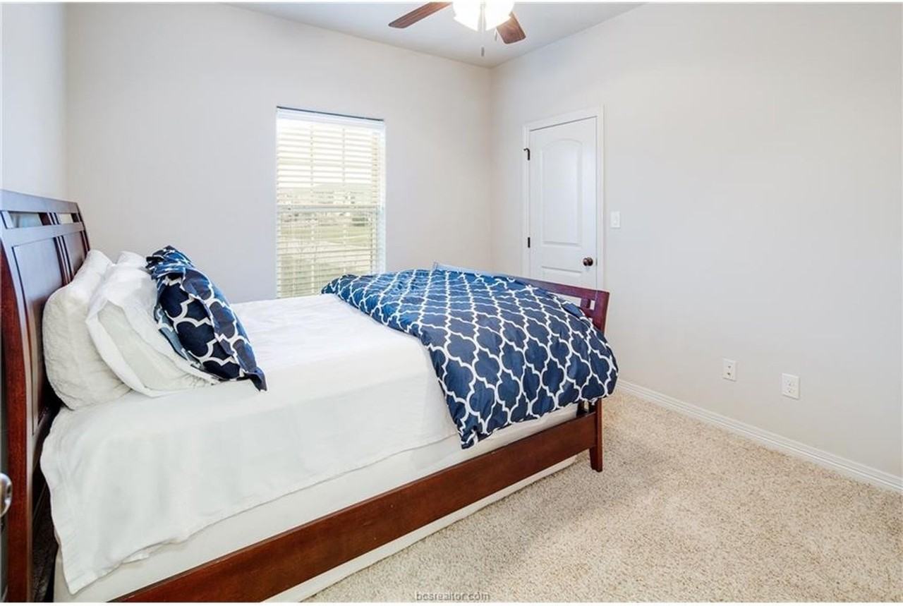 1402 Crescent Ridge Dr - Photo 3 of 21