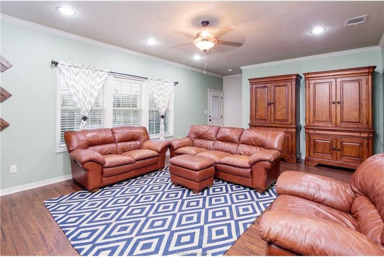 1402 Crescent Ridge Dr - Photo 3 of 21