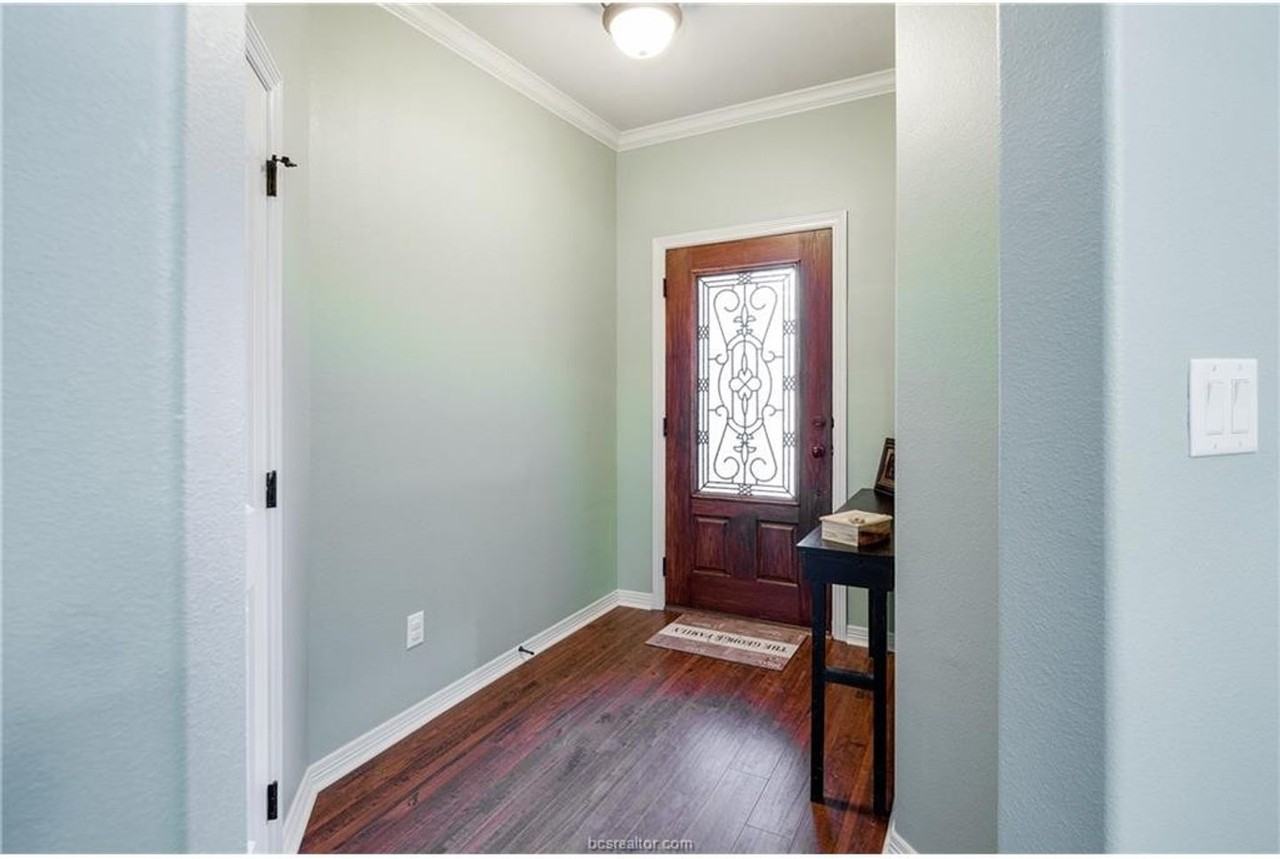 1402 Crescent Ridge Dr - Photo 2 of 21