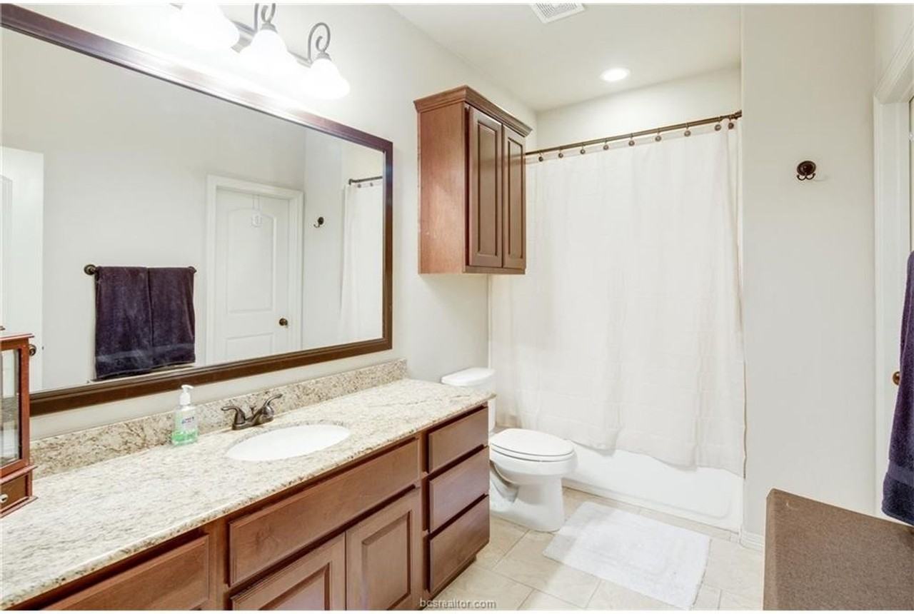 1402 Crescent Ridge Dr