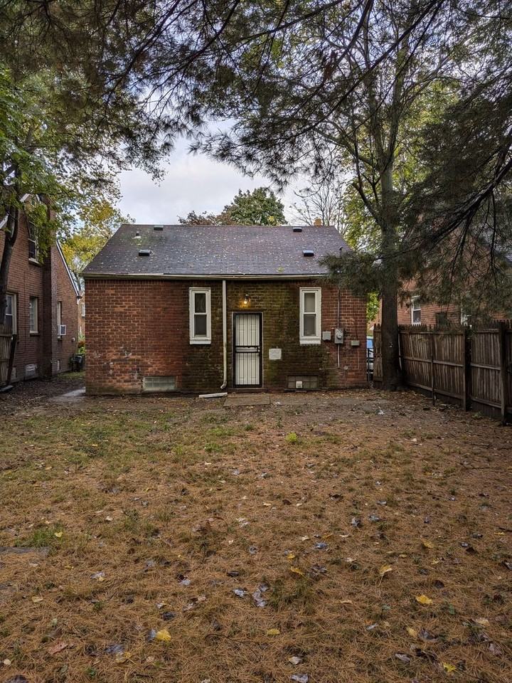 16724 Rutherford St - Photo 3 of 23