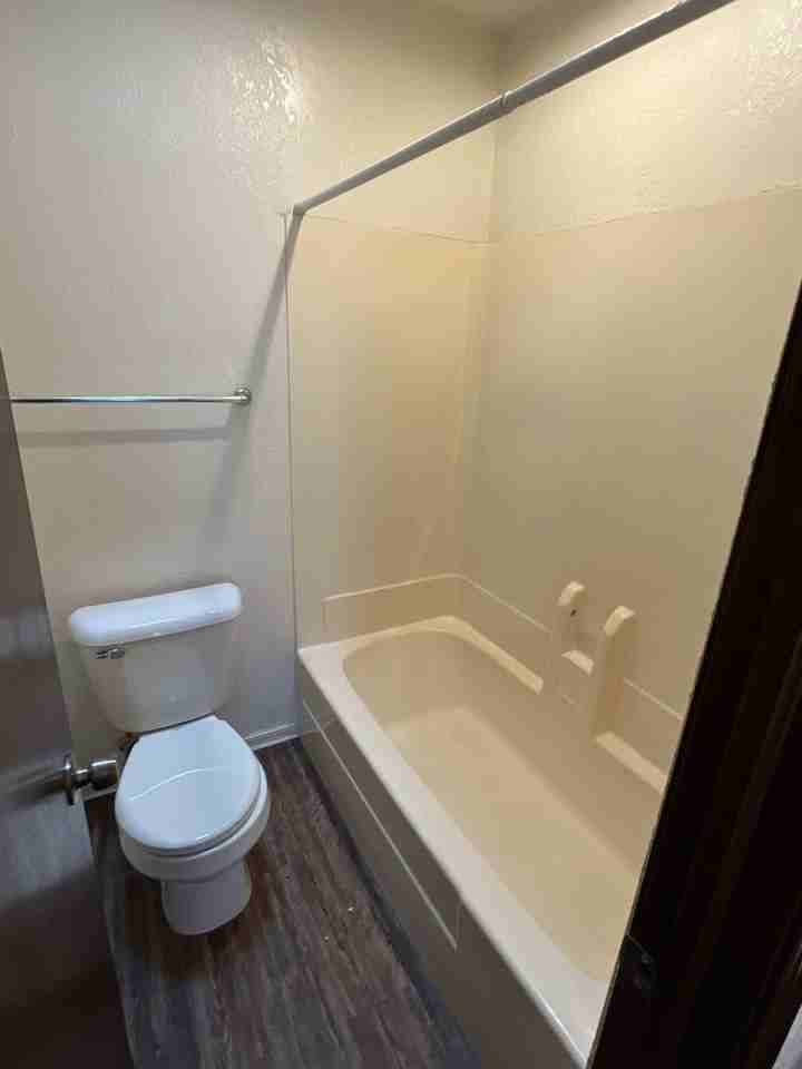 11515 N Lincoln Blvd - Photo 2 of 32