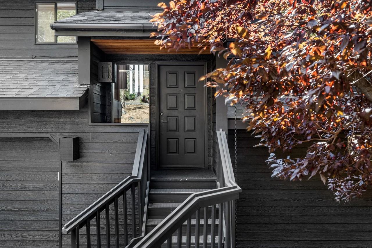 1929 Nw Vicksburg Ave - Photo 2 of 39