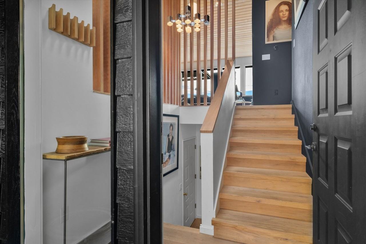 1929 Nw Vicksburg Ave - Photo 3 of 39