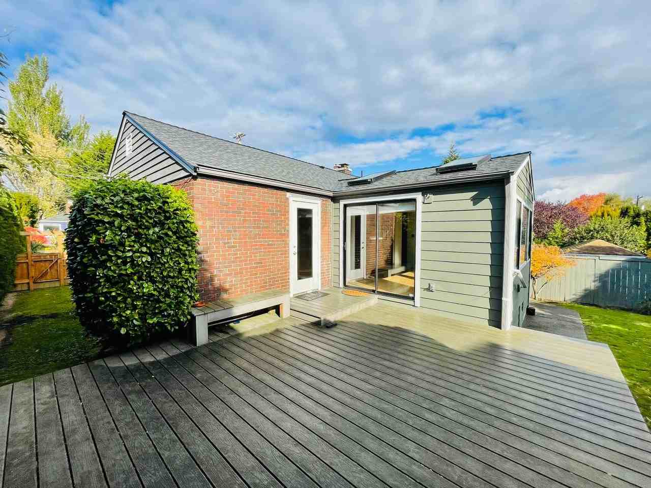 815 Nw 80th St - Photo 2 of 34