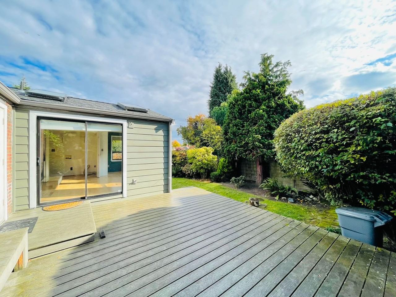 815 Nw 80th St - Photo 3 of 34