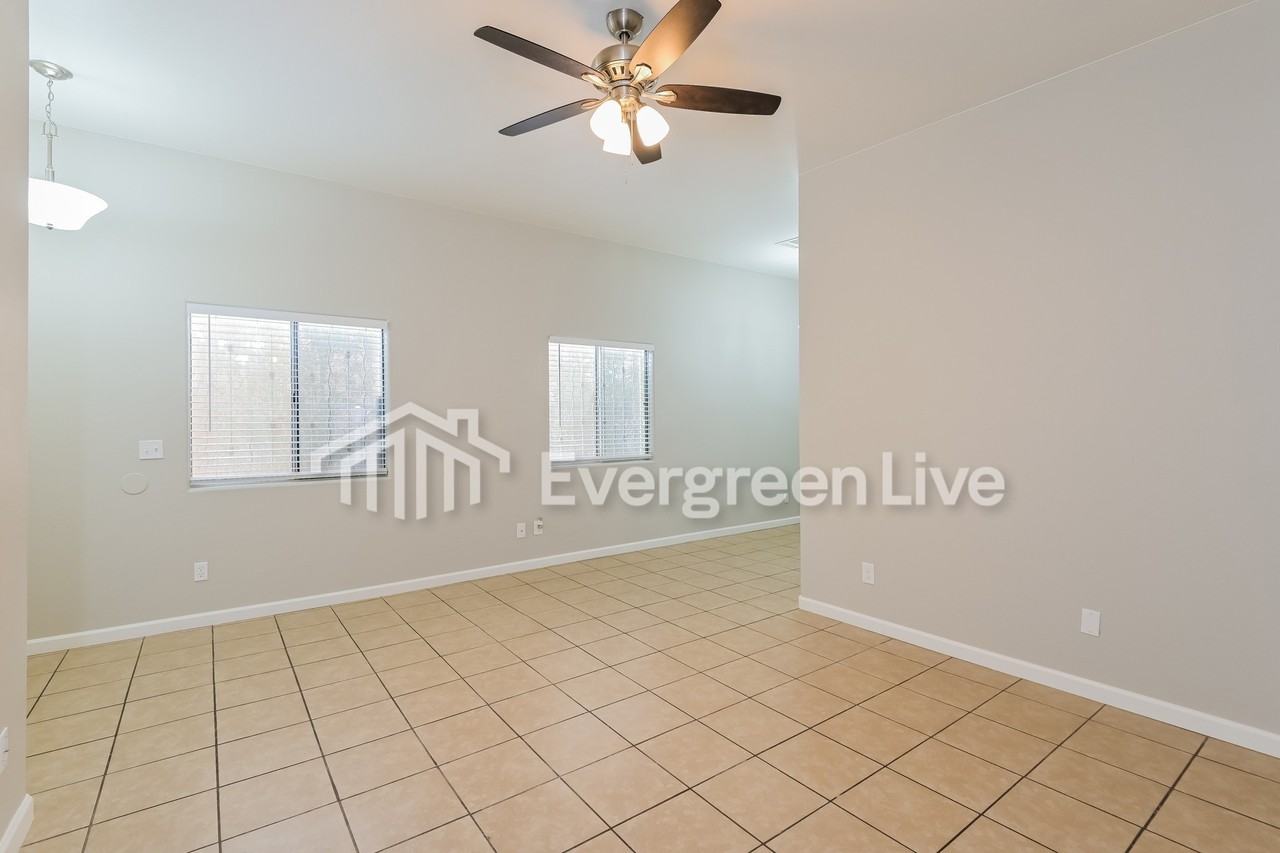 149 W Lee St - Photo 3 of 21