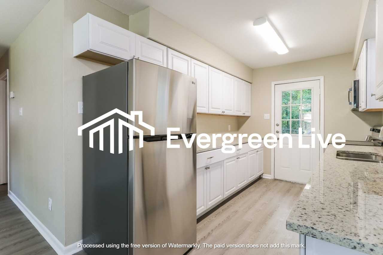 1707 Meridian Ct - Photo 2 of 13