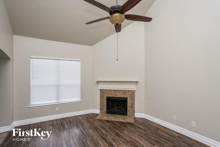 4613 Indian Rock Dr - Photo 2 of 15