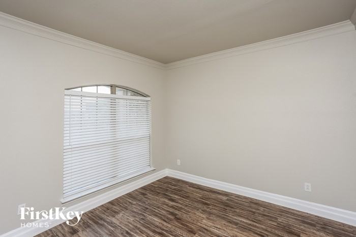 4613 Indian Rock Dr - Photo 3 of 15