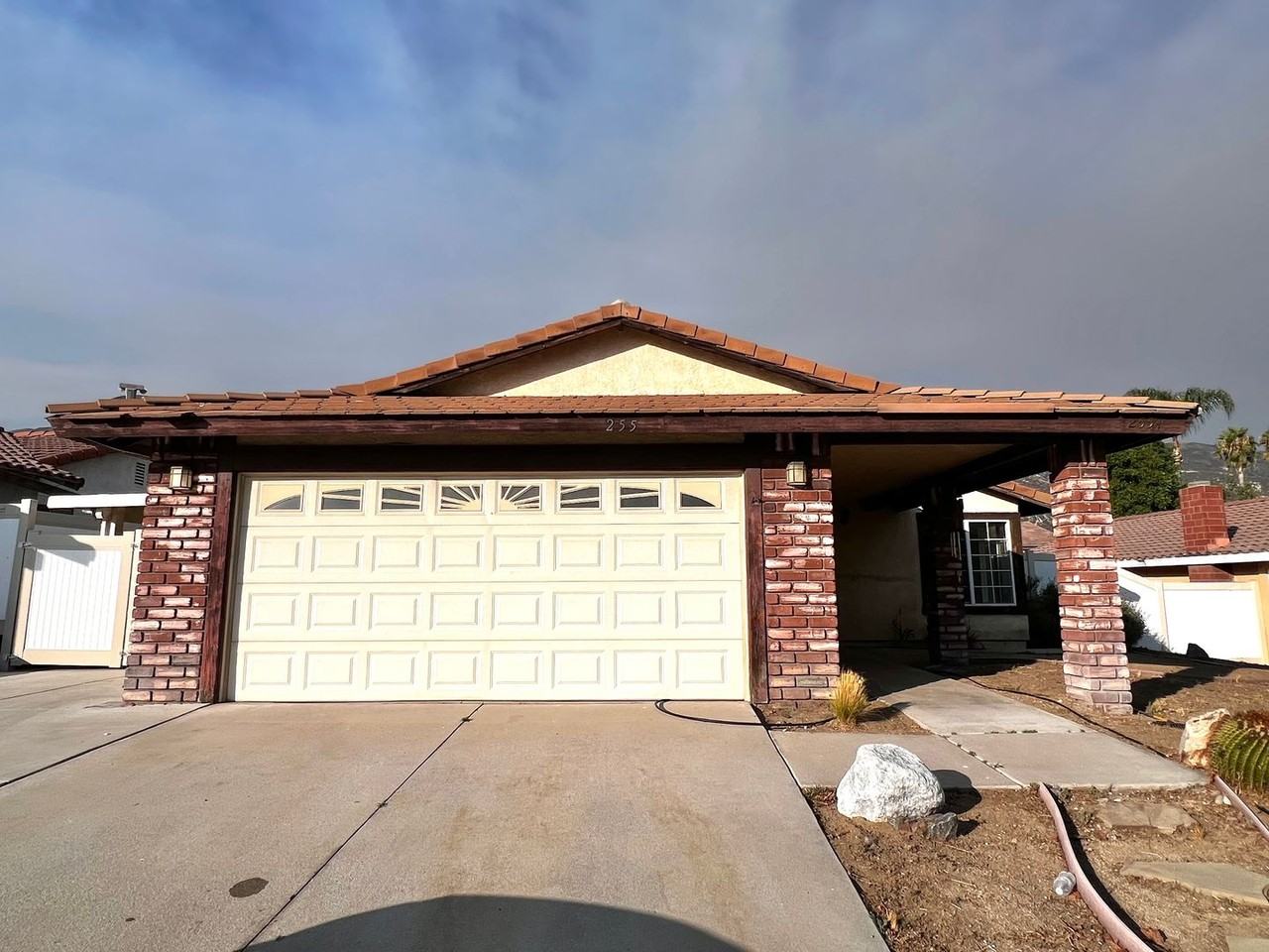 2554 Poppy Dr - Photo 3 of 17