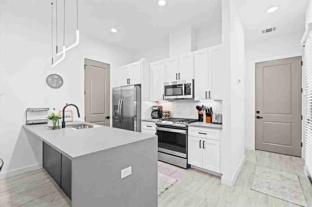 6825 Cadillac St - Photo 3 of 12