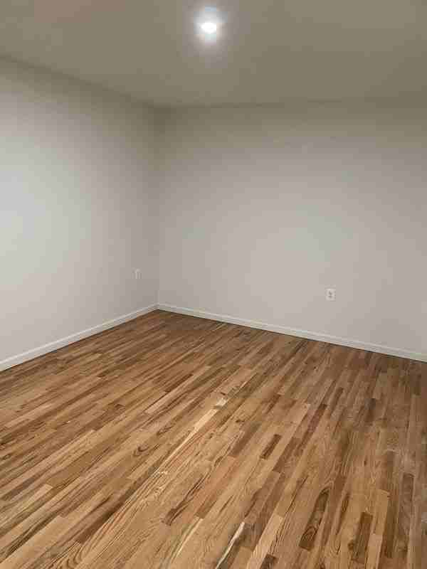 115 Hawkins St - Photo 3 of 8