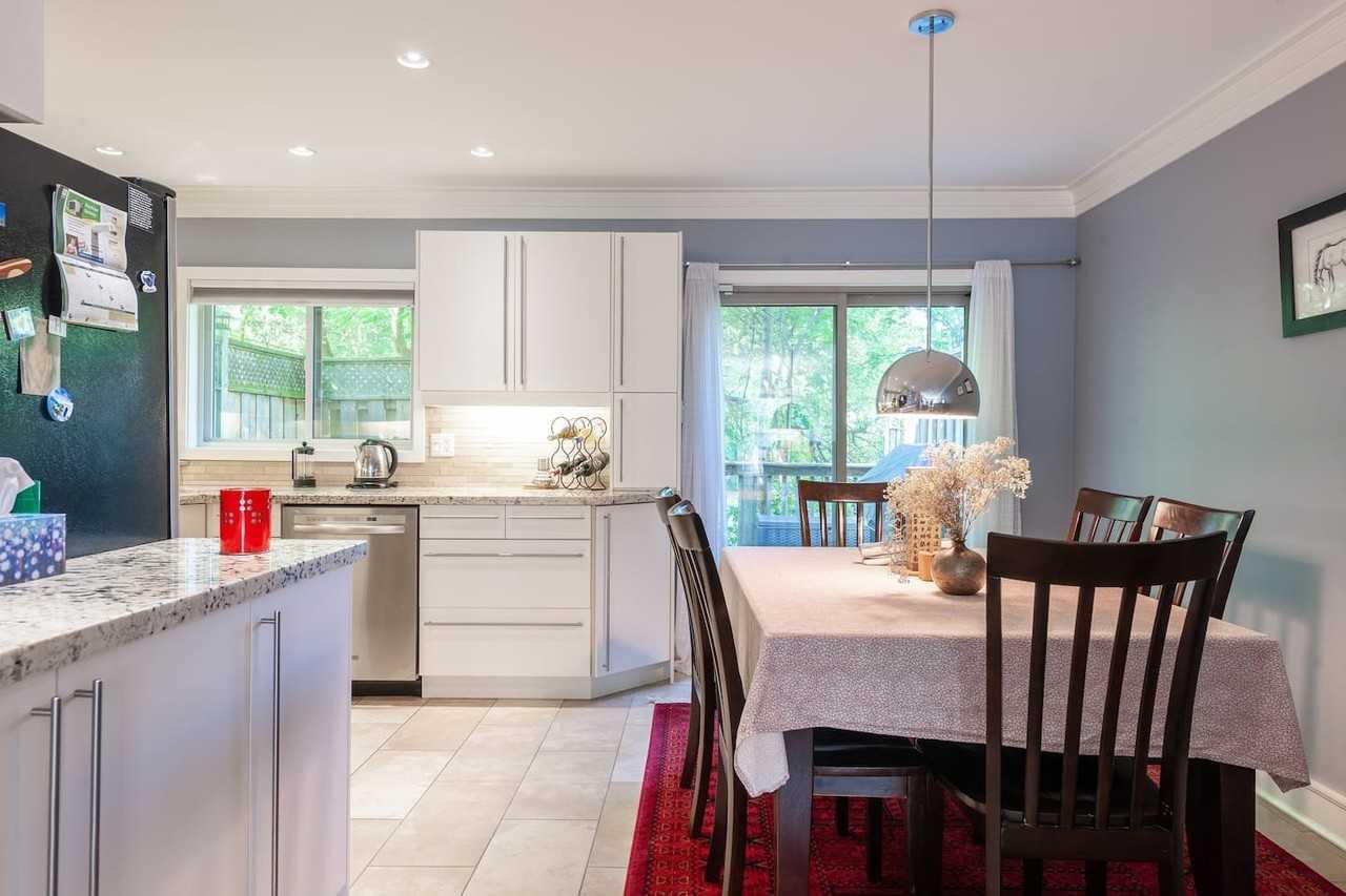 609 Colborne St - Photo 3 of 25