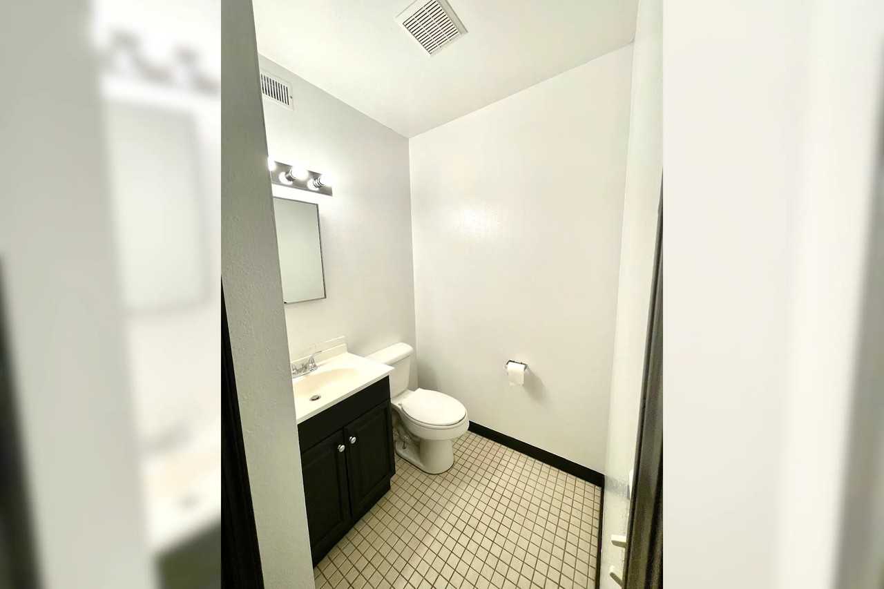 409 Stansbury St - Photo 3 of 8