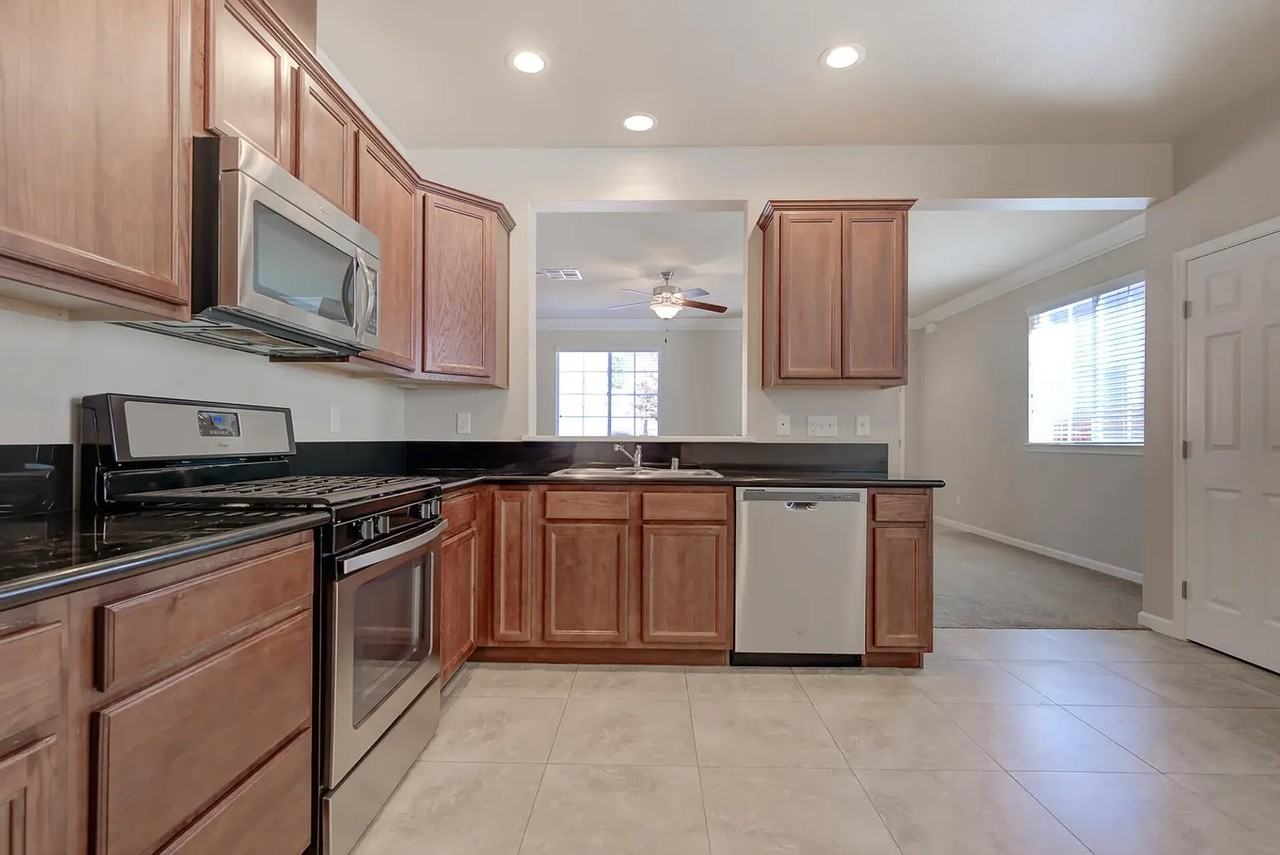 678 Mission De Oro Dr - Photo 3 of 16