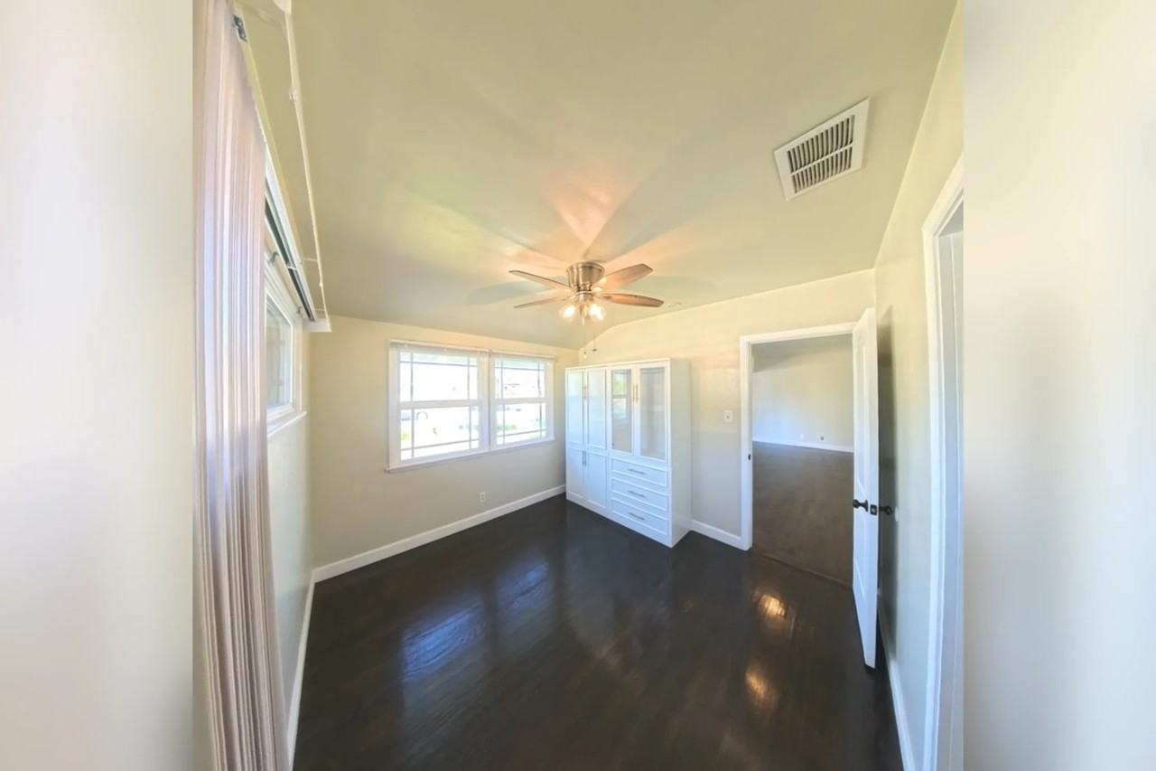 127 S Myrtlewood St - Photo 3 of 18