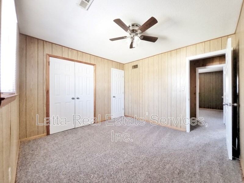 115 W Orchard St - Photo 6 of 8