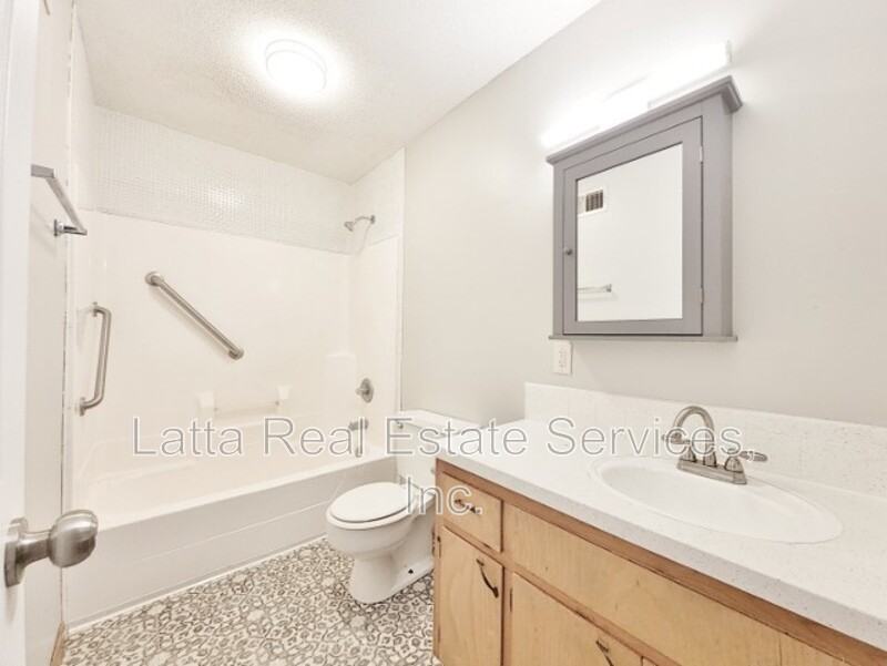 115 W Orchard St - Photo 7 of 8