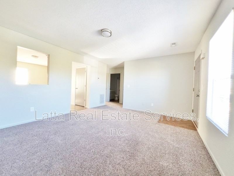 100 E Otway St - Photo 2 of 7