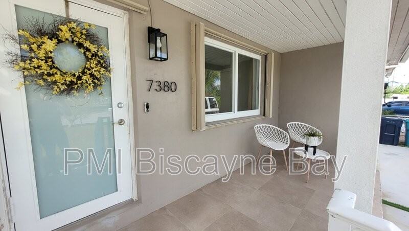 7380 Sw 35th St - Photo 3 of 27