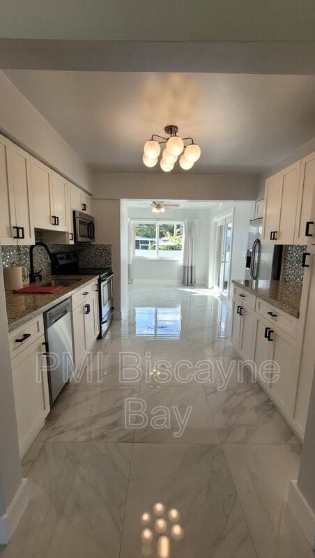 7380 Sw 35th St - Photo 6 of 27