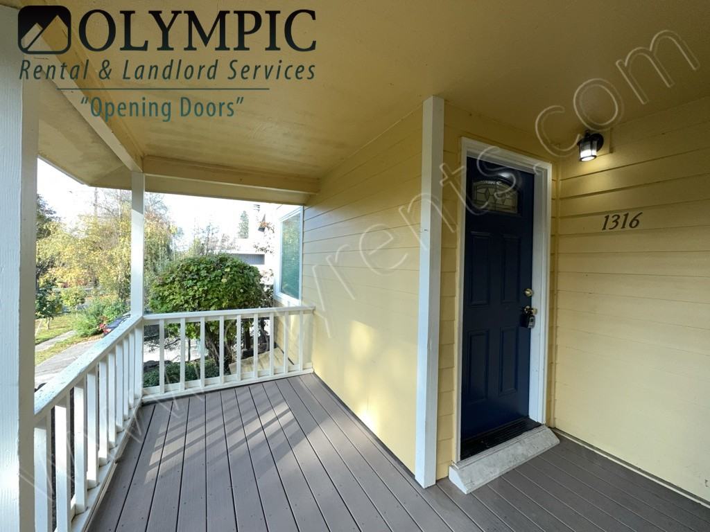 1316 8Th Ave Se - Photo 3 of 23