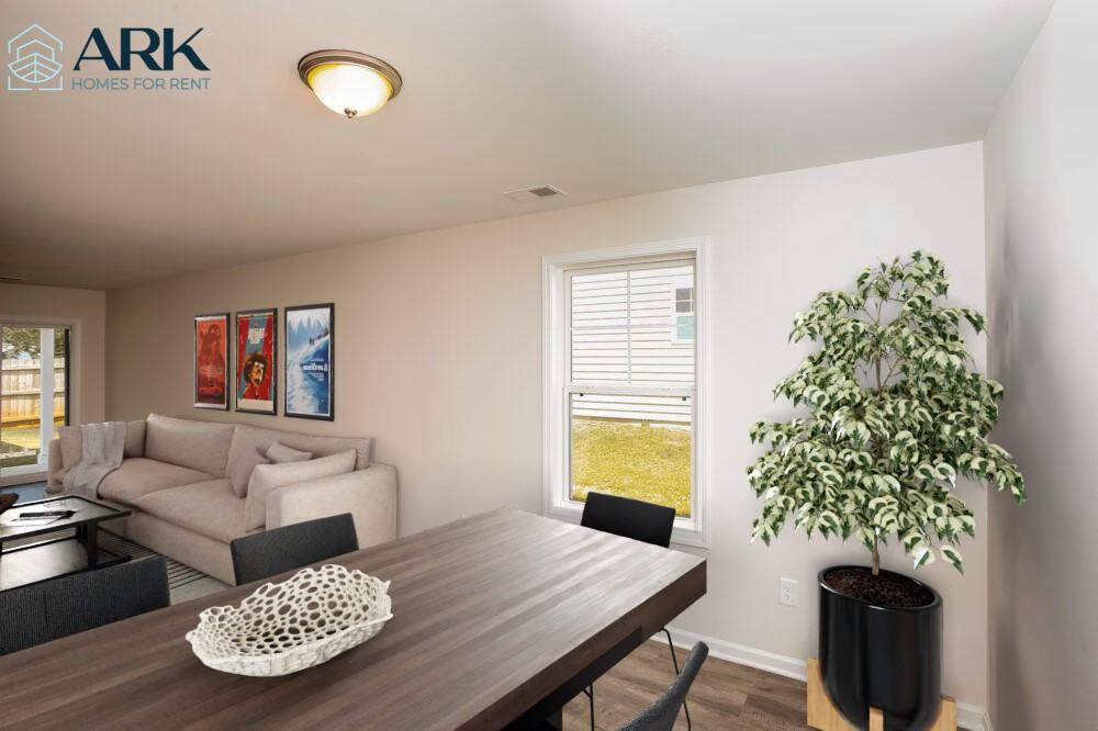 210 Royal Way - Photo 3 of 17