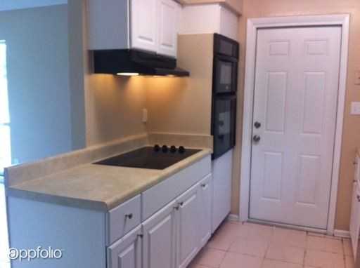 304 Magnolia St - Photo 3 of 14